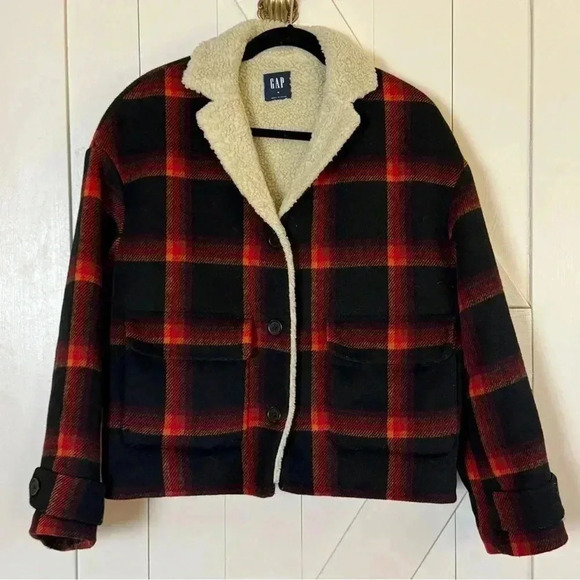The Gap plaid jacket with warm fleece lining   
Women's size medium - Picture 3 of 7